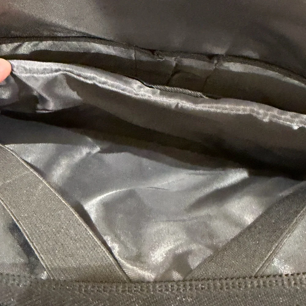 NWOT Vacuum Seal Swiss Lock Black Travel Backpack with Pump - Picture 13 of 14